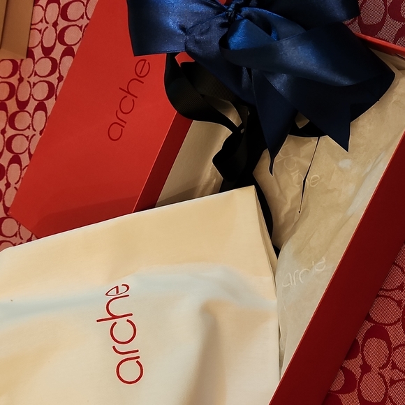 Shoe  Box - Picture 4 of 4